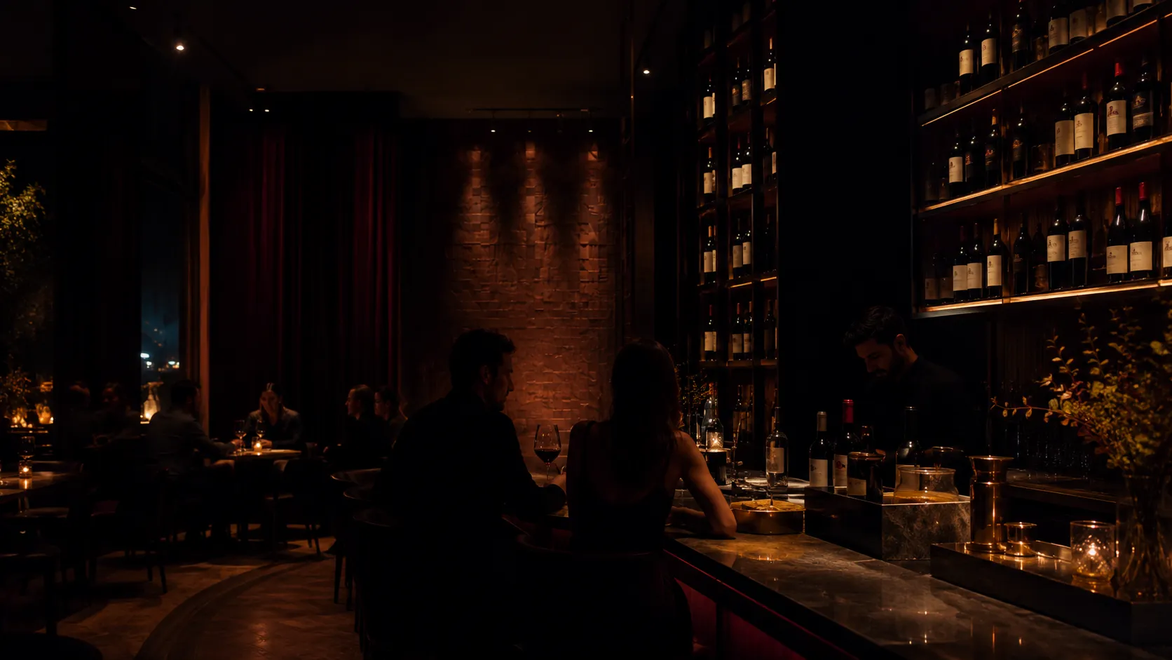 Night Vértice interior with bar, bottles, and low light.